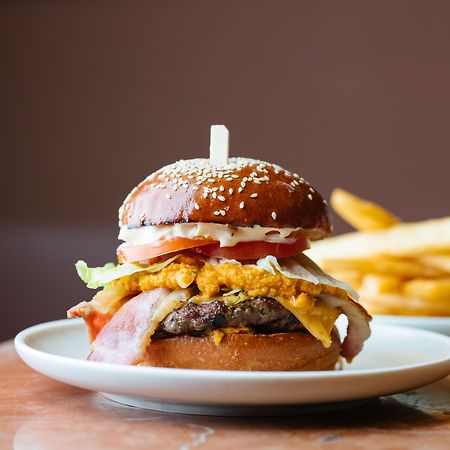 Hotel Pan Pacific Perth Zewnętrze zdjęcie A burger with fries