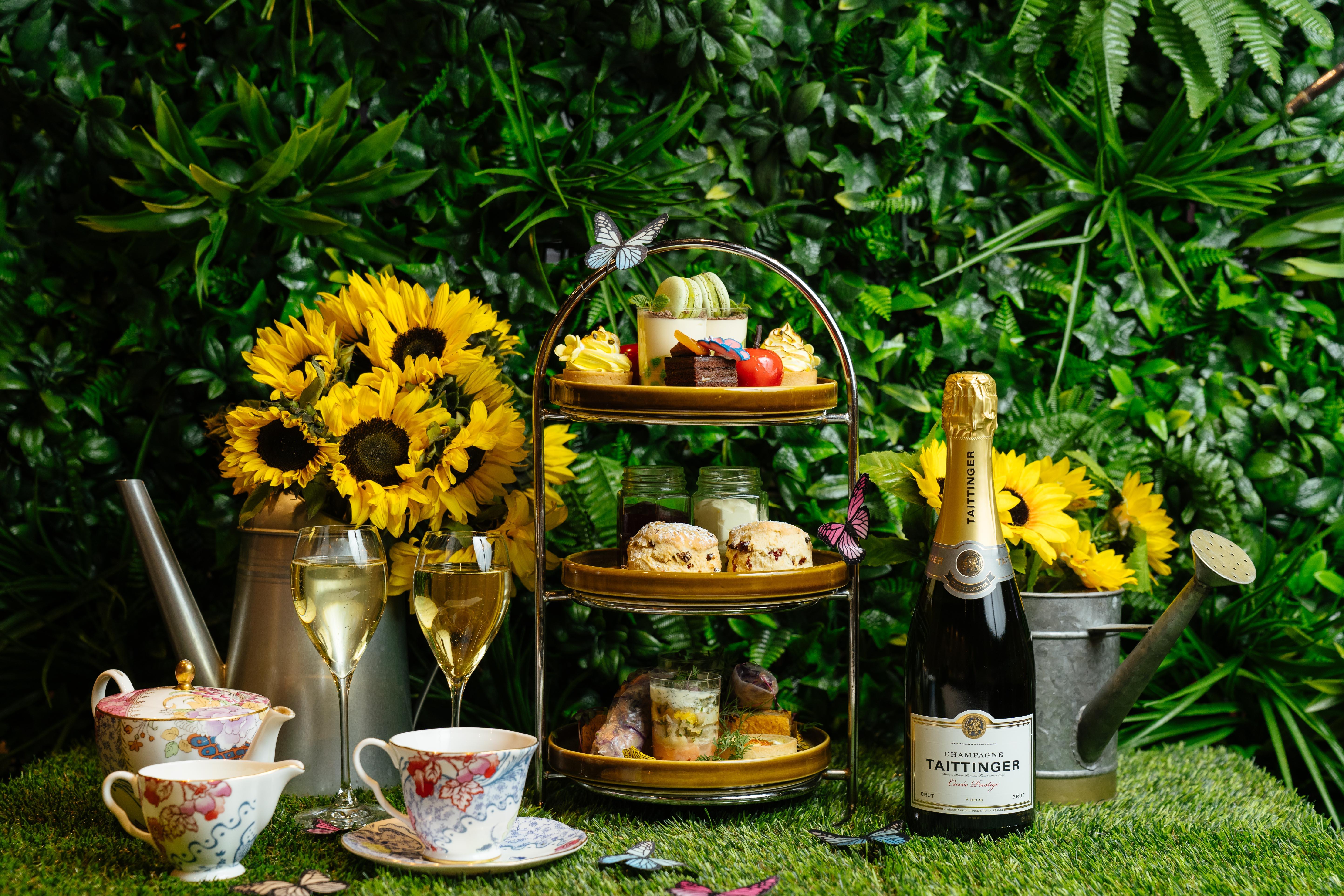 Hotel Pan Pacific Perth Zewnętrze zdjęcie Afternoon tea at The Ivy, St John's Wood