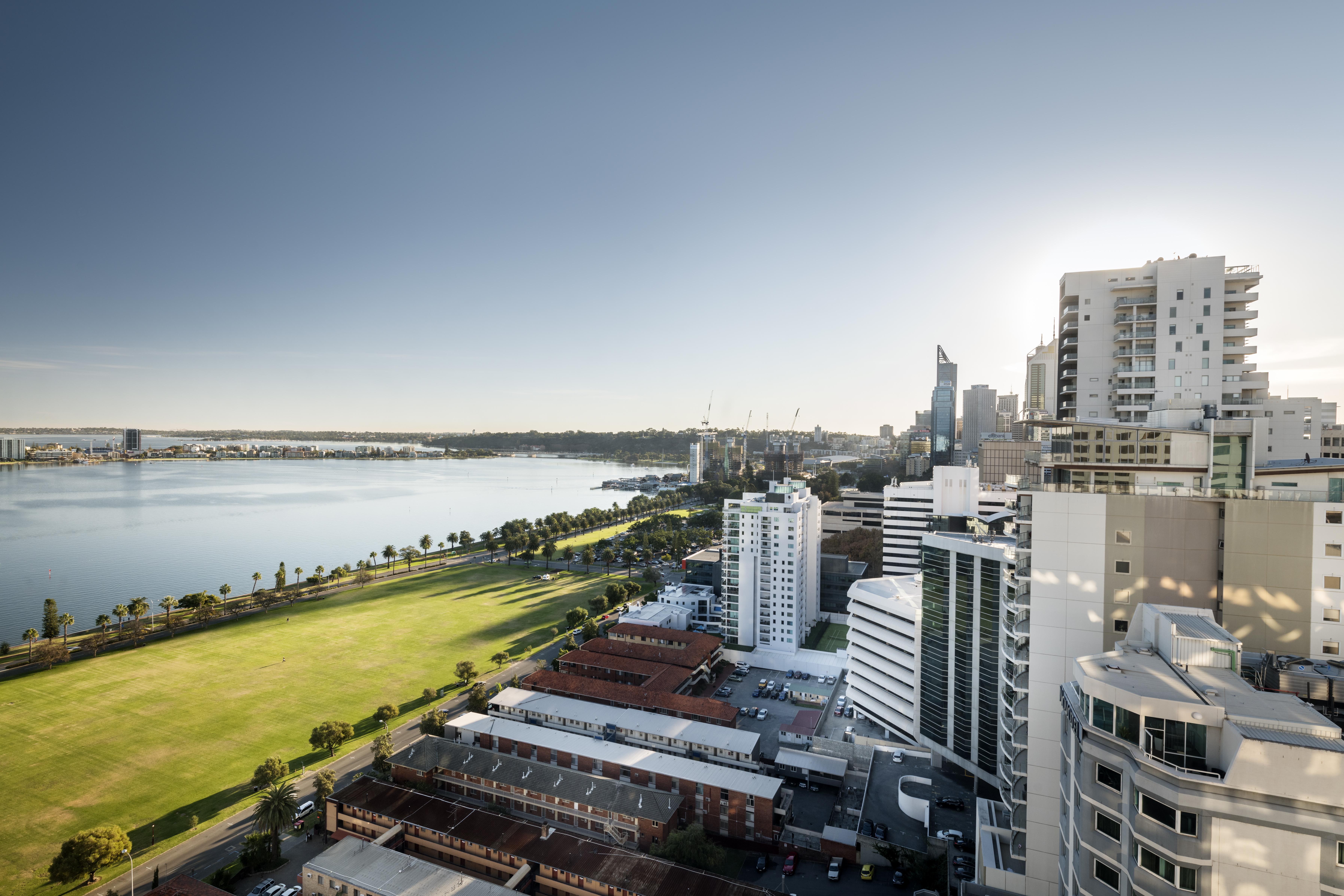 Hotel Pan Pacific Perth Zewnętrze zdjęcie View of the Perth skyline from the Crown Perth complex